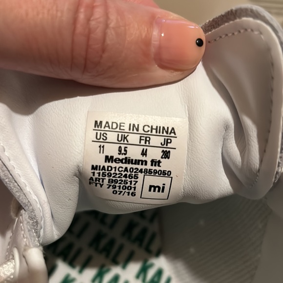 Brand New Adidas Stan Smith size: women’s 11 or men’s 10. - Picture 9 of 10